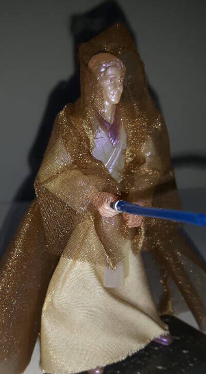 Anakin Skywalker Figure (Skywalker's Ghost) side
