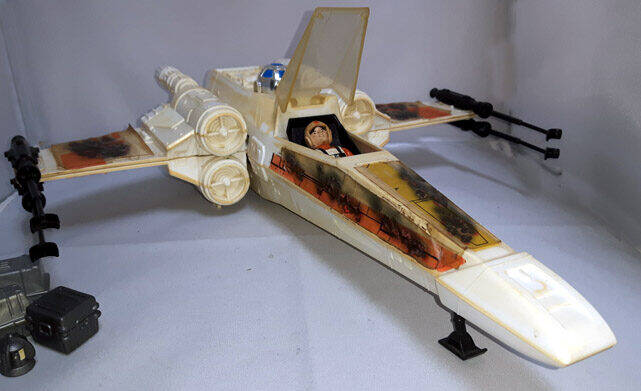 Battle Damaged X-Wing Fighter Palitoy front
