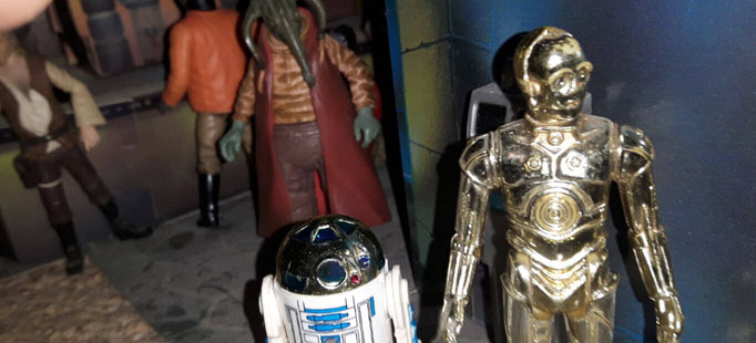 C-3PO Figure with Mos Eisley Cantina 3-D Display Diorama