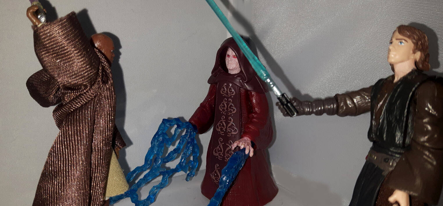 Darth Sidious Figure Palpatine with Glowing Force Lightning Revenge Of The Sith Collection