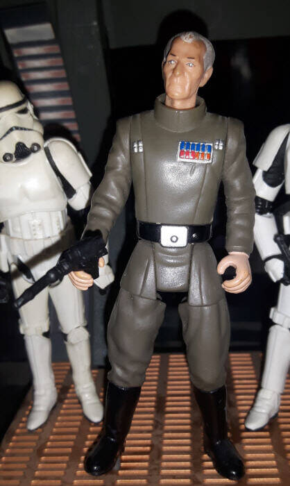 Grand Moff Tarkin Figure Power of the Force front