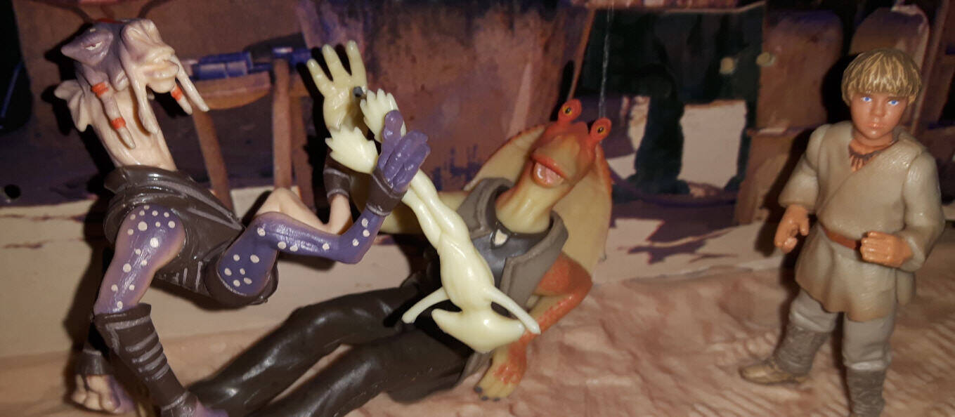 Mos Espa Encounter Sebulba attacks Jar Jar