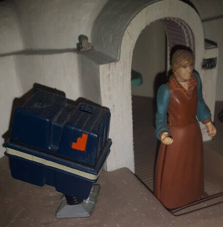 power Droid and Aunt Beru outside Lars Homestead