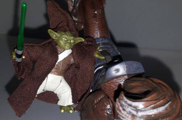 Yoda dismounting Kybuck 30th Anniversary action figures