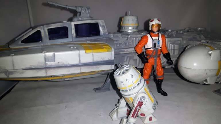 R5-F7 Figure and Y-Wing Pilot (with Y-Wing Fighter) - 30th